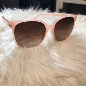 Blush pink sungLasses